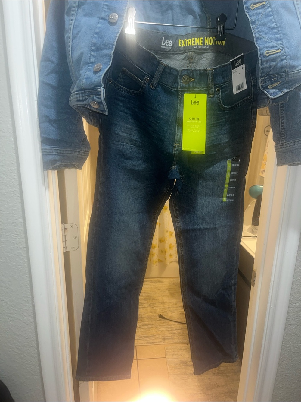 28x30 Lee Men’s Slim Straight Dark Blue Jeans/ Lighter Lee Jacket size Medium